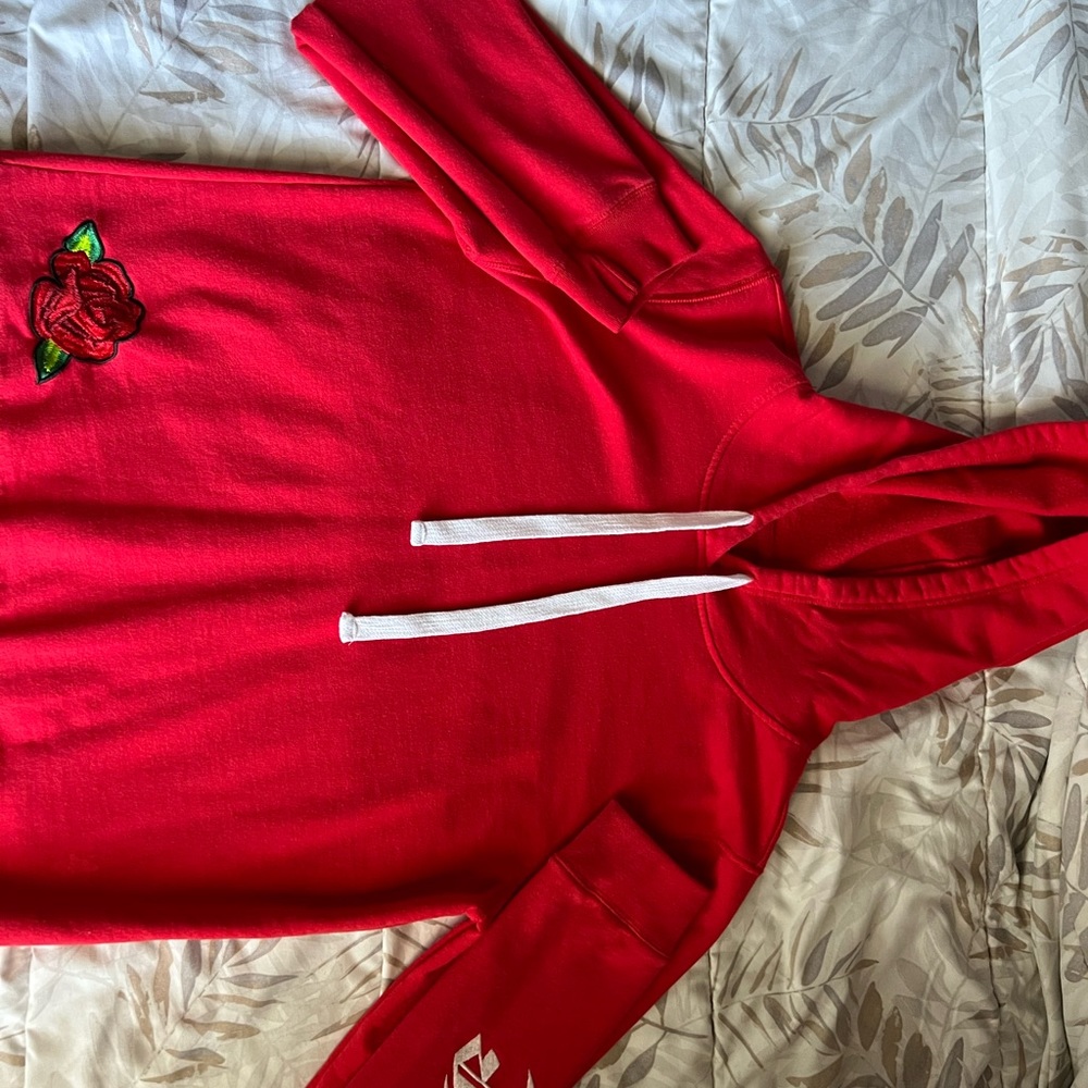 Hi there I’m selling this red hoodie (says savage on the right sleeve )